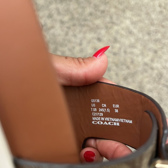 COACH ✨ - Picture 5 of 5